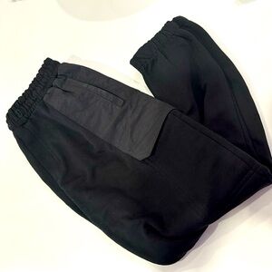 BRAND NEW-ZARA Joggers w/ reflective side paneling and cargo pockets.